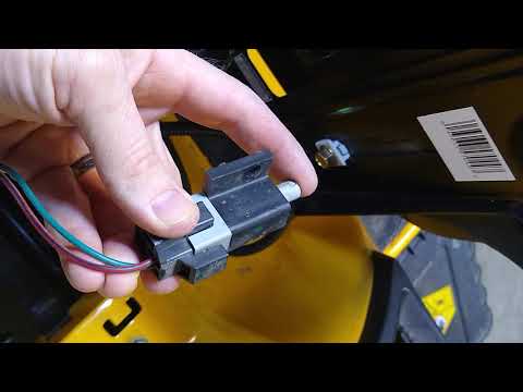 Video: Paano mo papatayin ang reverse safety switch sa isang Cub Cadet?