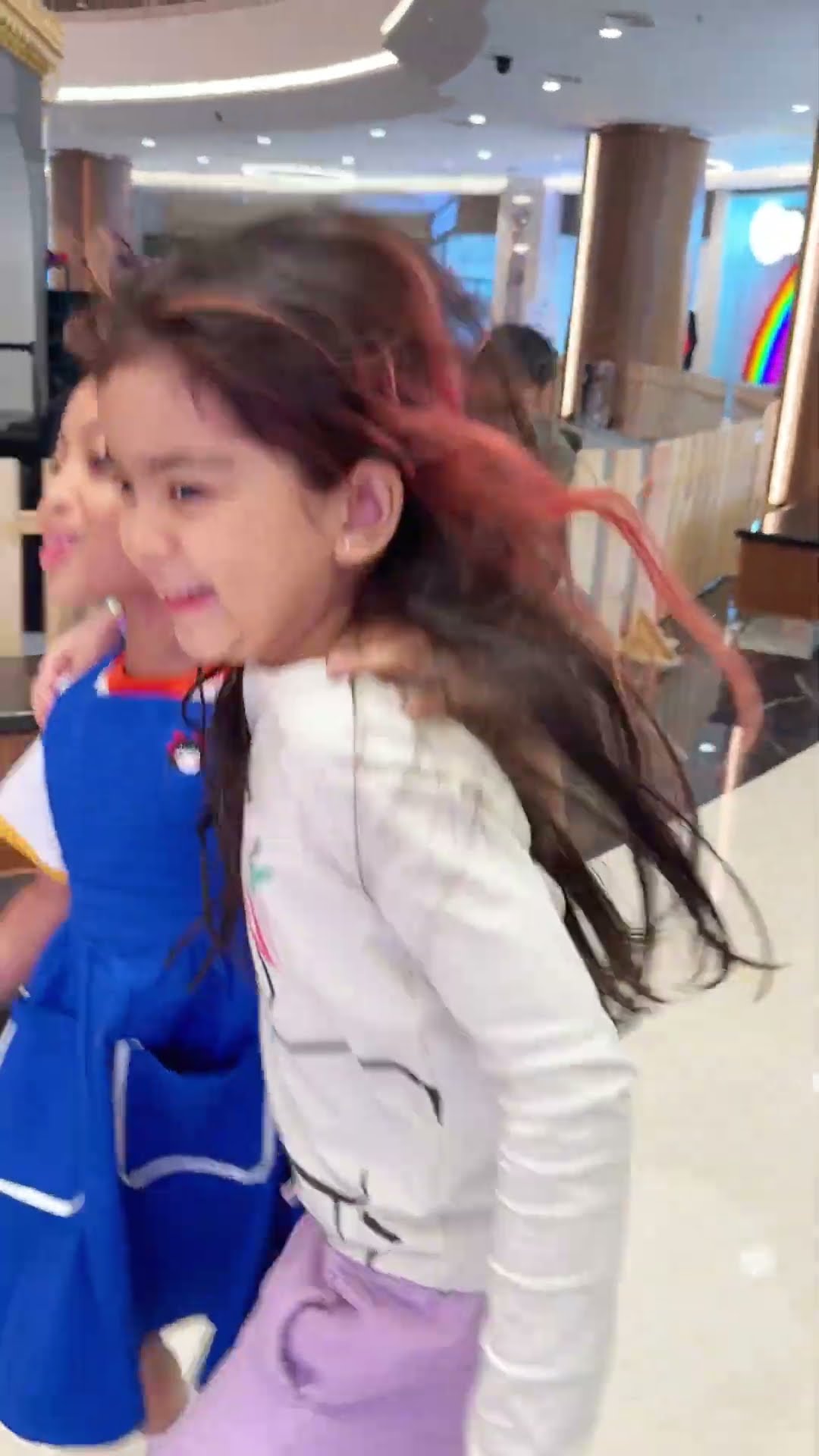 LEIKA DAN MAZAYA NYANYI LIBURAN DI MALL #shorts #leika