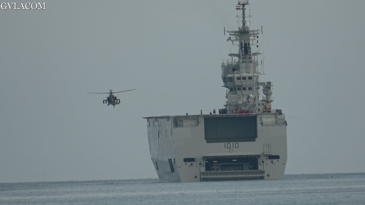 Medusa11 Hellenic Army Aviation CH-47D Chinook and AH-64 Apache landing Egyptian Navy Mistral