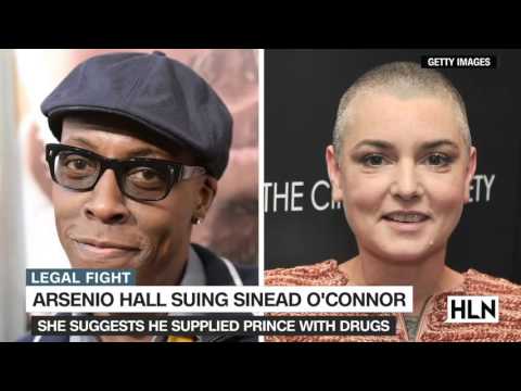 Video: Sinead O'Connor påstår Arsenio Hall gav prinsdroger, slappade med $ 5 miljoner kostym