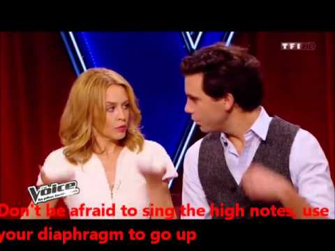 Video: Kylie Minogue a încălcat eticheta Palatului Buckingham