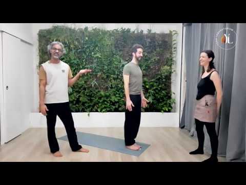 Vidéo: Comment faire le Surya Namaskar : 12 étapes (avec photos)