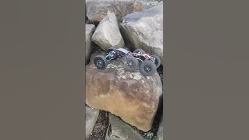 rc4wd bully 2 6x6 moa hobbywing fusion brushless x 3 testing on the rocks 2