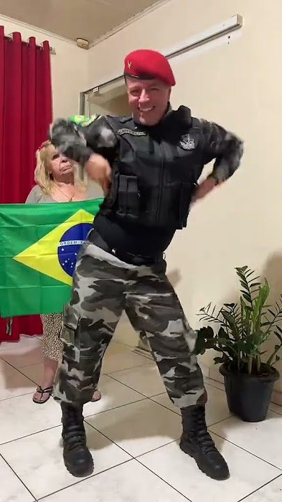 Download lagu Anh lính Brazil nhảy see tình siêu cute nha #shorts