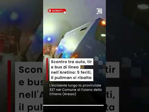 Video Scontro tra auto, tir e bus di linea nell'Aretino: 5 feriti, il pullman si ribalta