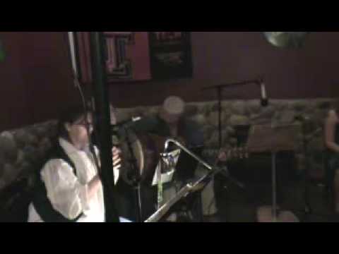 Roan Inish Damhsa performs 'Britches Full of Stitc...