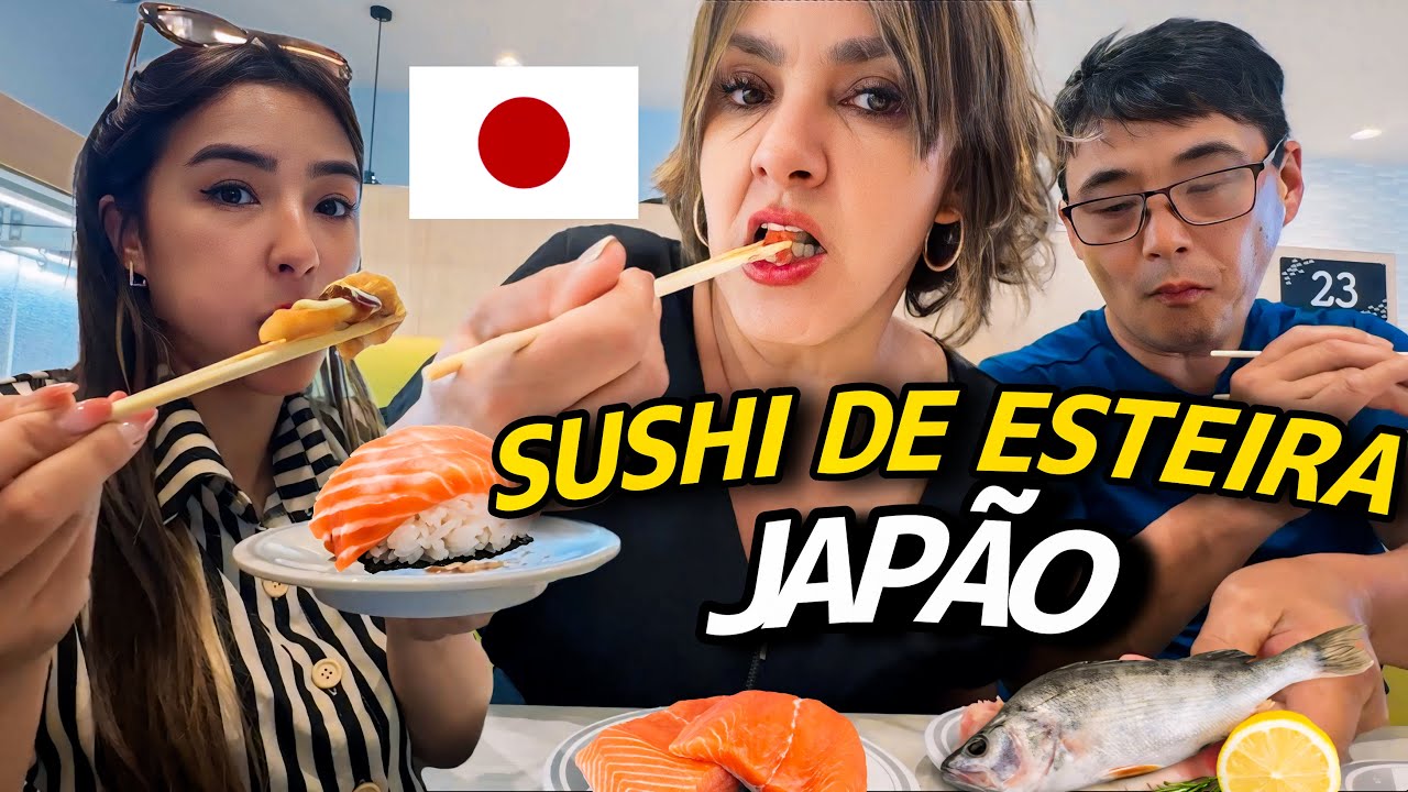 Meus pais no famoso sushi de esteira do Japão  