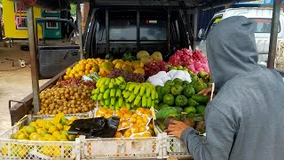 JUALAN BUAH DI MOBIL