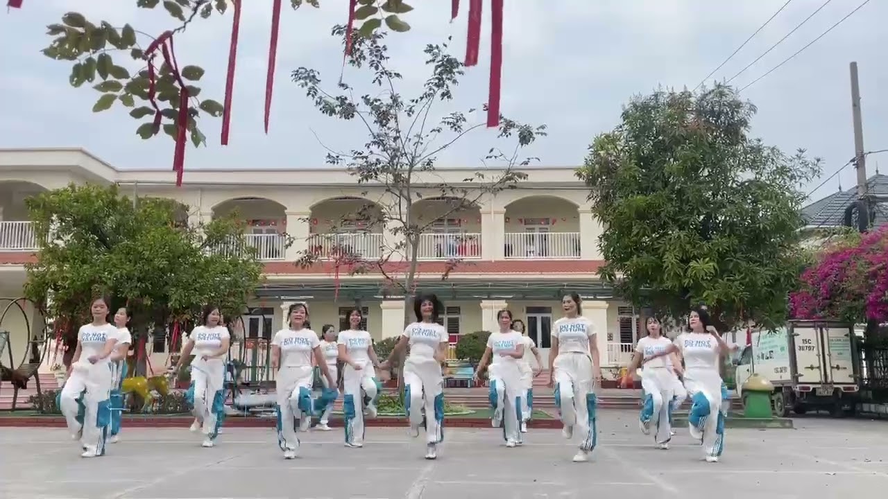 Chờ Hoa nở : Dân vũ Trung Hoa