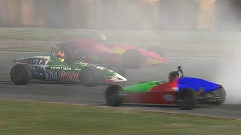 Official iRacing Sim Racing Studio Formula Vee Series - Dodging the madness  atTsukuba