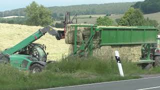 Heuwetter Heuernte 2023 Ballen pressen Tractor Fendt 939  Großpackerpresse