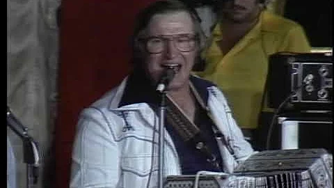 Alvin Styczynski performs on the Chmielewski Funti...
