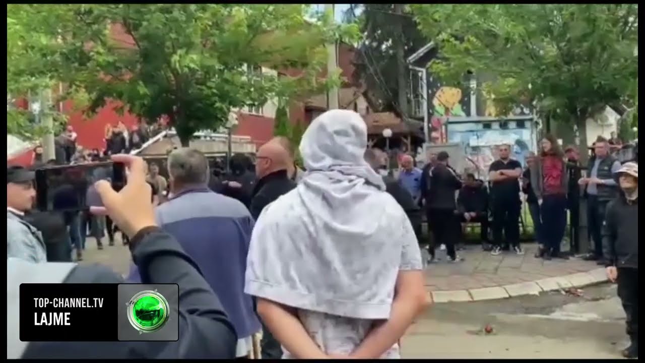 Top Channel/ Përshkallëzohet situata në Zveçan! Të shtëna me armë dhe gaz lotsjellës, ndërhyn KFOR