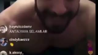 Neye kalkıyo lan? Kime kalkıyo? İndir onu!