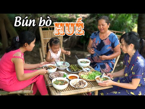 Video CÔ BA MIỀN TÂY ✅ GIA ĐÌNH QUAY QUẦN BÊN NỒI BÚN BÒ HUẾ... - youtube