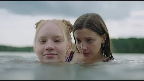 оставила слепую сестру в речке. оставила слепую сестру в речке. издевается над слепой сестрой. оставила слепую сестру в речке.