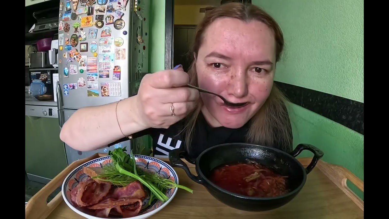 Борщ на говядине, жареный бекон, зелень #еда #вкусно #mukbang 