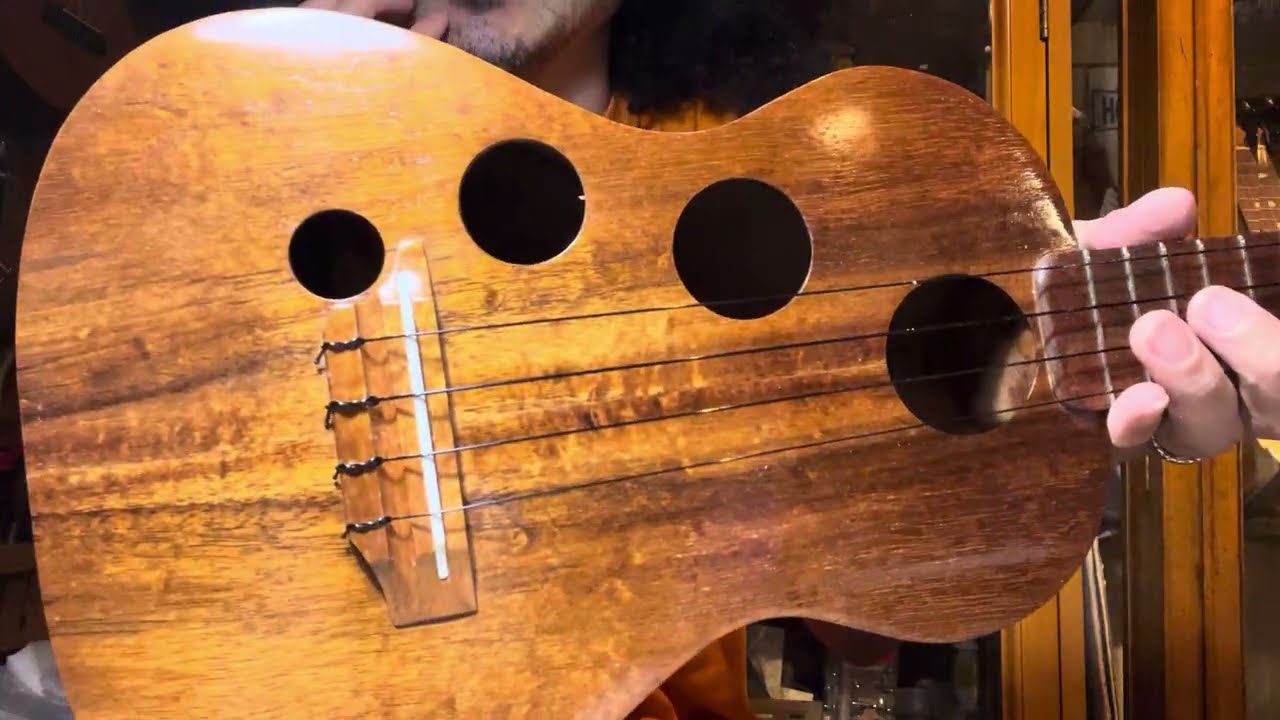 ハワイ初期の名品ウクレレ Ultra-Rare 1990s Custom 4-Hole Kelii Concert Ukulele Review - YouTube
