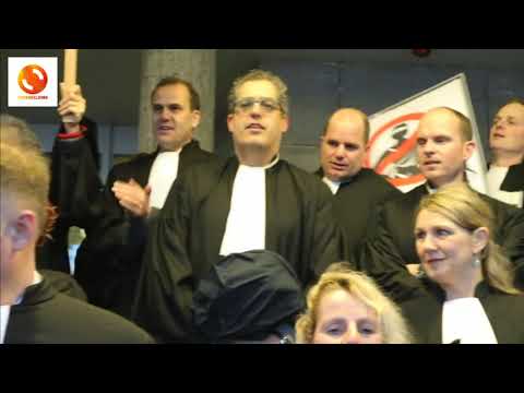 Video: Advocaten Tegen Het Paleis Van Justitie
