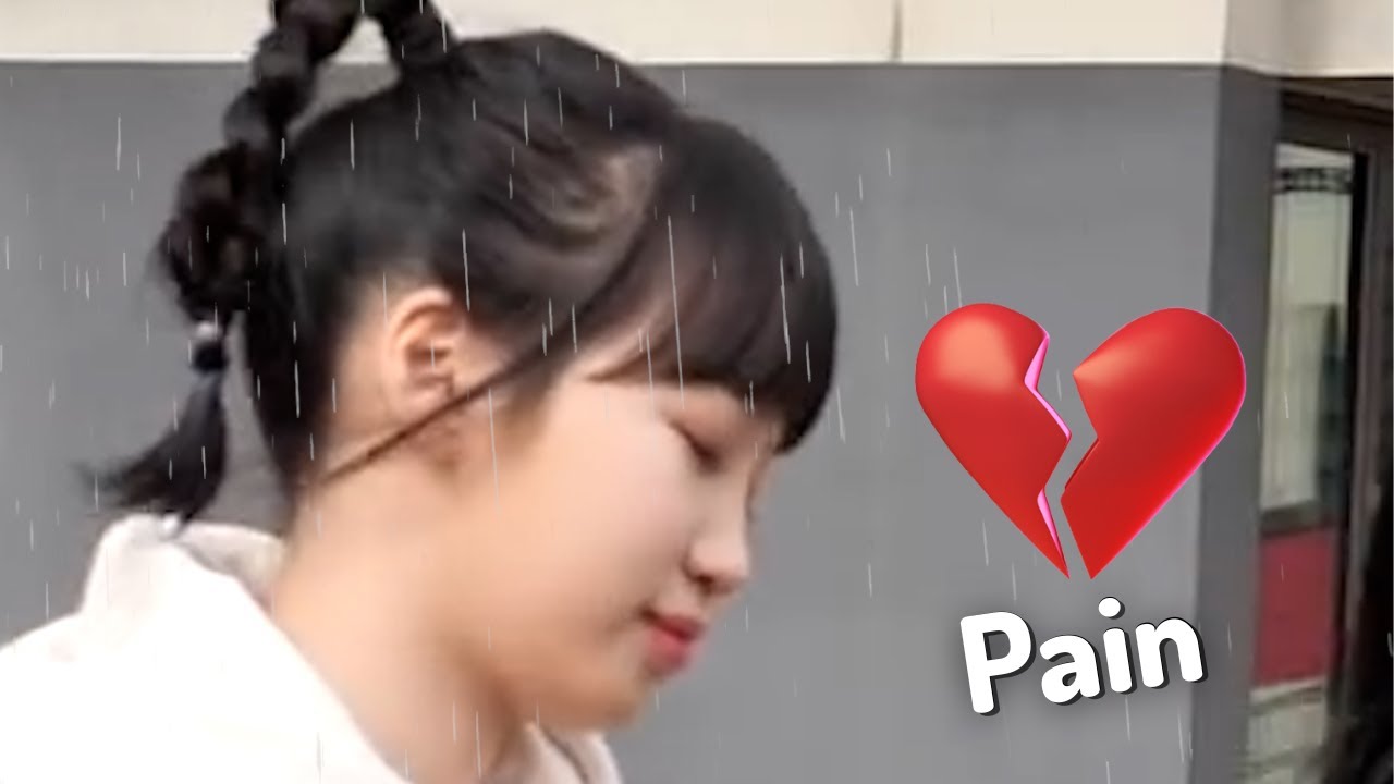 kim chaewon being a secret comedian