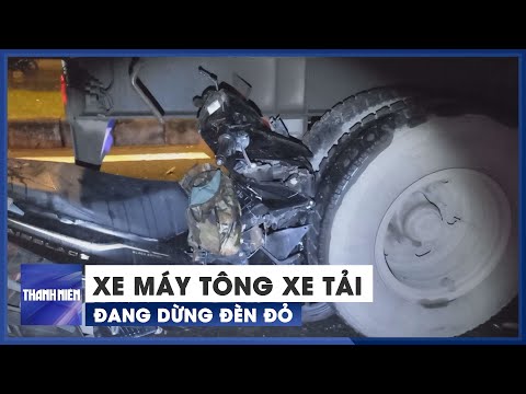 Video Thảm kịch vì xe máy tông đuôi xe tải đang dừng đèn đỏ - youtube