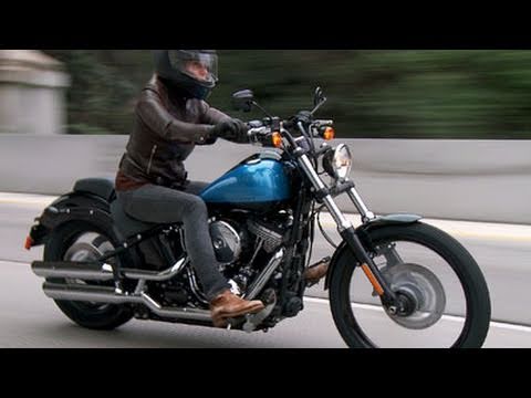 Los Angeles Times Motor Minute: 2011 Harley-Davids...