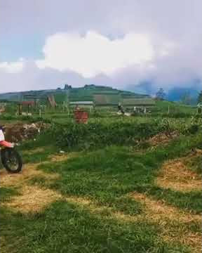 Story wa viral cewek cantik naik motor di Gunung