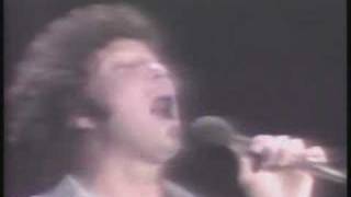 Tom Jones sings American Trilogy Live - 1975