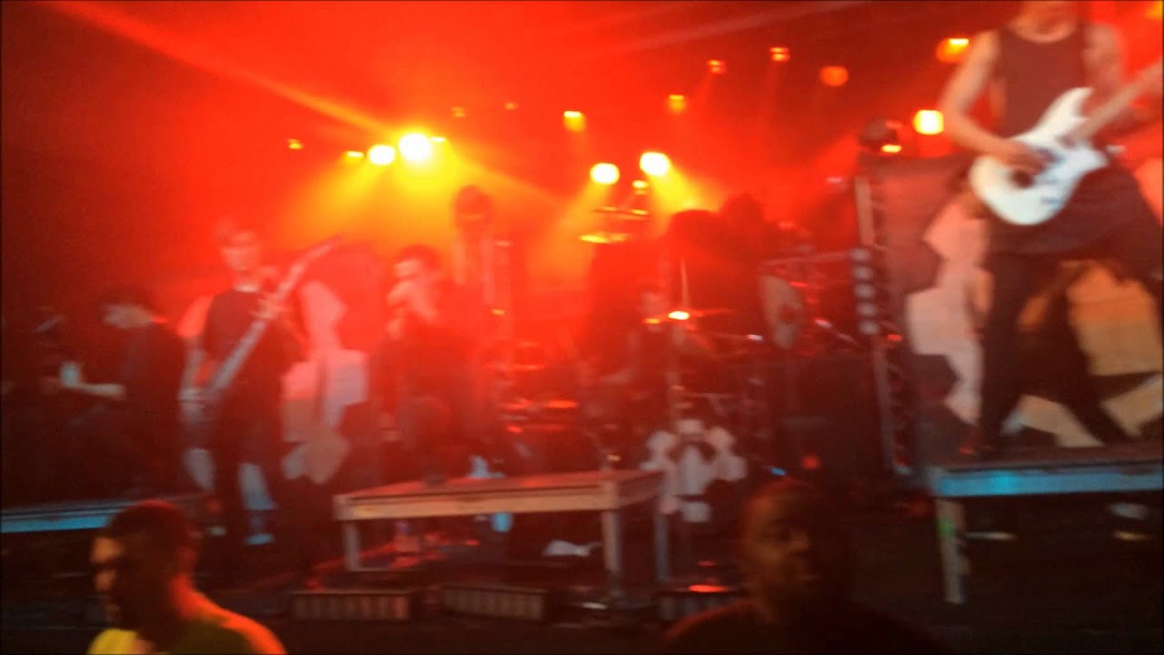 Crown the Empire - Bloodline Breakdown (Live)