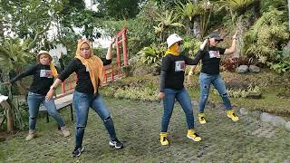 Dua lalaki|zumbadut|Mustikapaksi|Yayah Andriani.|studio58