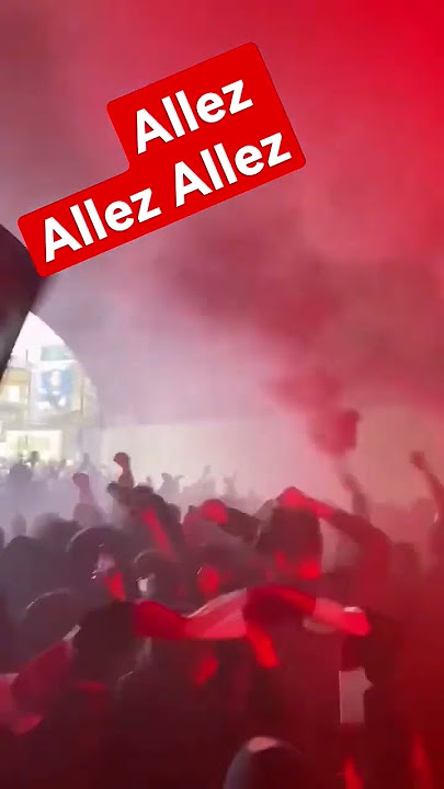Arsenal Allez Allez Allez - Under the bridge before Arsenal v Palace. #arsenalfc #northlondon