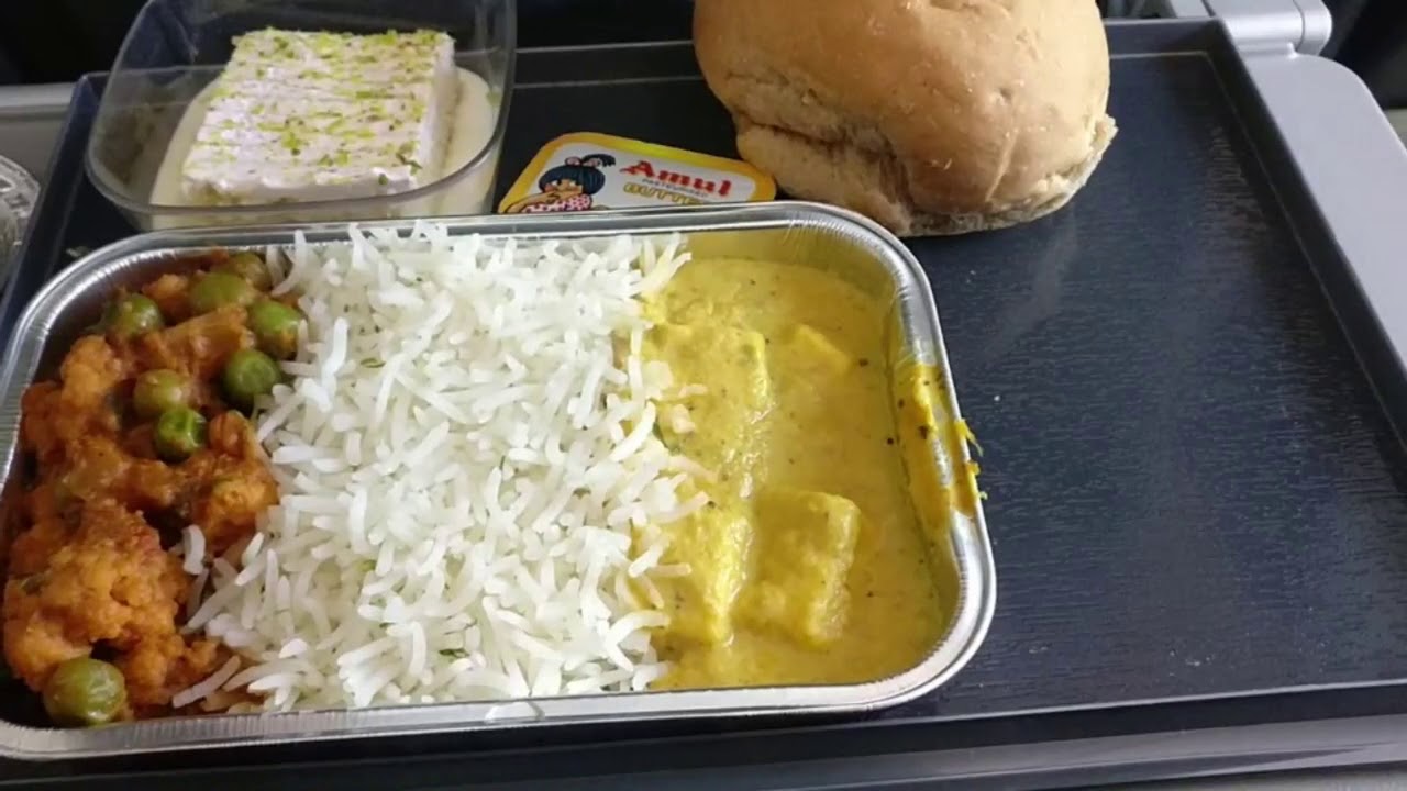 Vistara Flight UK 816 Veg Meal Review BLR DEL Singapore Airlines 