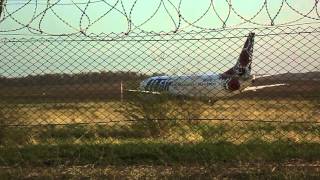 Руление Боинга 737 в аэропорту Луганск