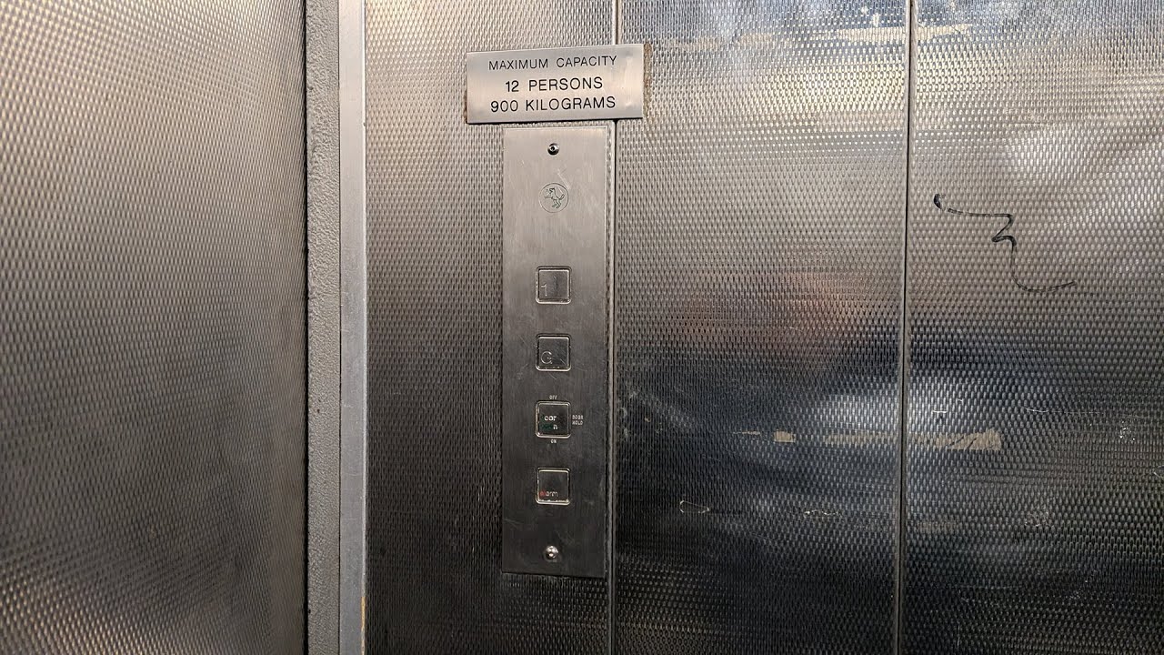 A Christmas eve lift ride on the Becker Lift @ Poundland in Hitchin