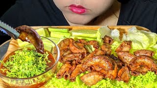 EATING GRILLED PORK SMALL INTESTINES WITH DIPPING SAUCE