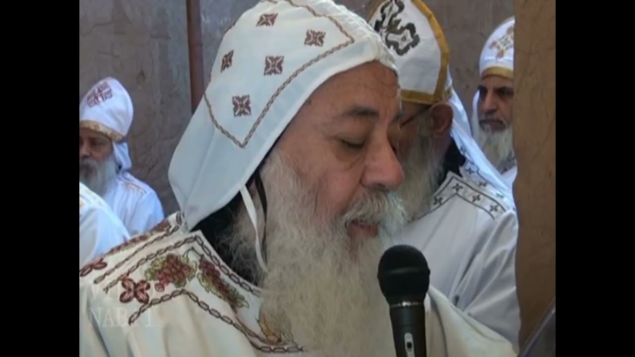 القداس الالهي لمثلث الرحمات الأنبا هدرا مطران اسوان من دير الأنبا هدرا السائح 2012