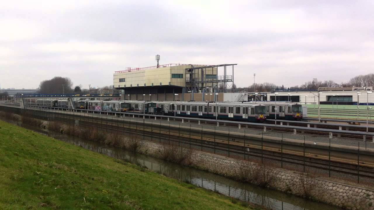 RET Metro Beeld van Remise 's-Gravenweg (rechter zijde) op 17 februari 2014