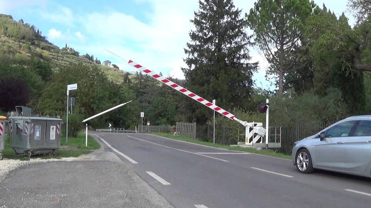 Passaggio a livello di via Strada - Brisighella (RA) #2 / Level Crossing / Spoorwegovergang / 踏切