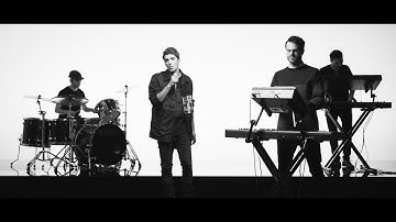 #TommyXTheChainsmokers | Fall 2017 Campaign ft. “Young” by The Chainsmokers | TOMMY HILFIGER