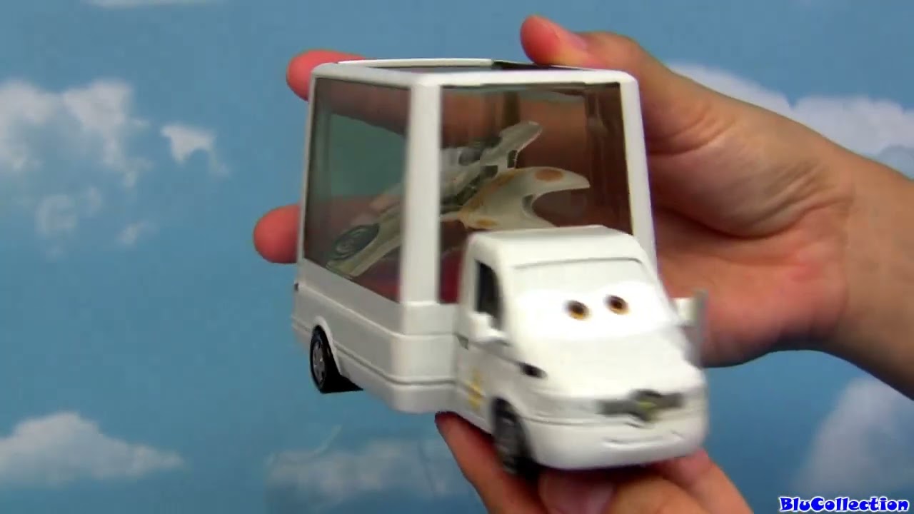 Cars 2 Pope Pinion IV #8 Popemobile car #9 DELUXE Disney Figures