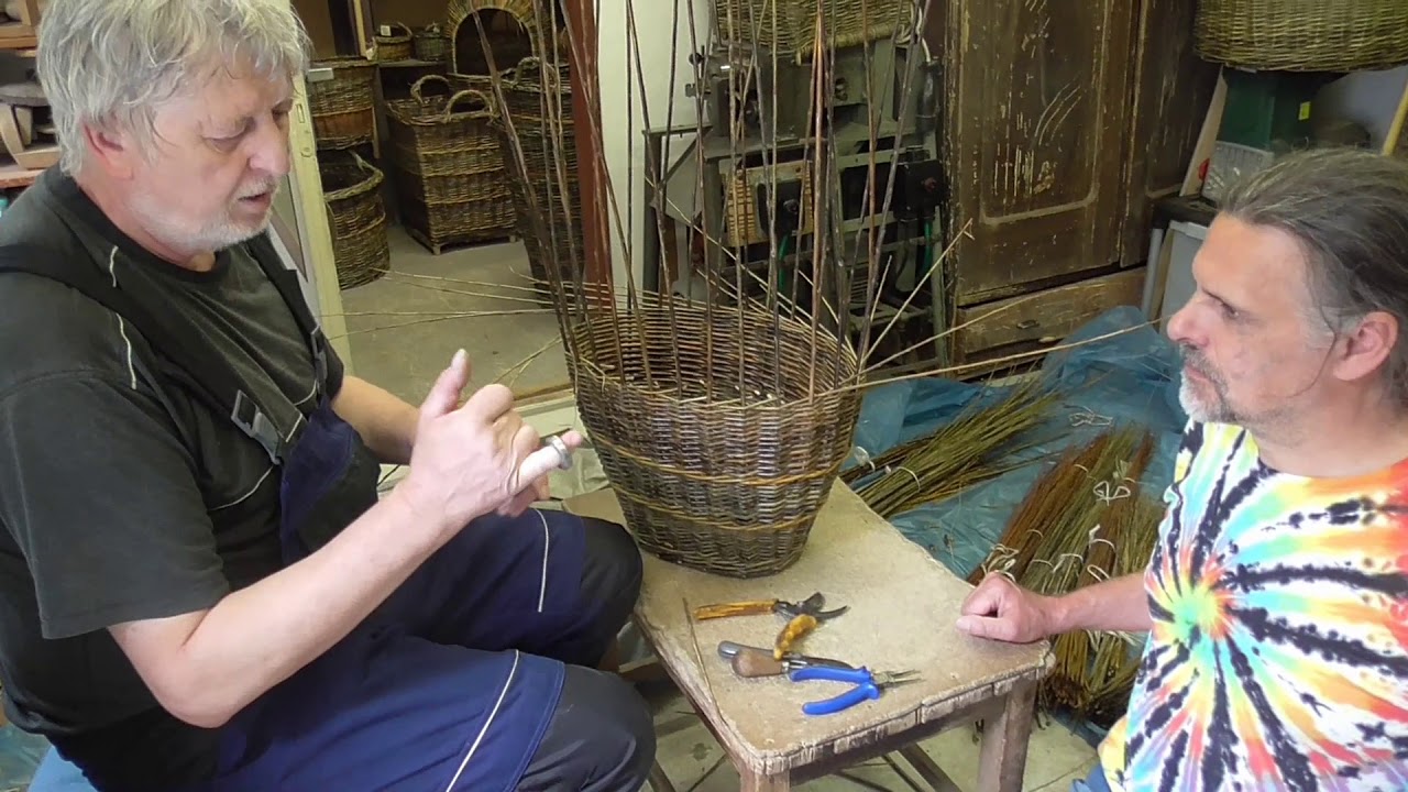 PLETENÍ KOŠÍKŮ - Košíkářství Veltrusy: prohlídka dílny a ukázka práce