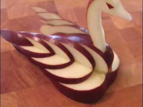 Лебедь из яблока фото