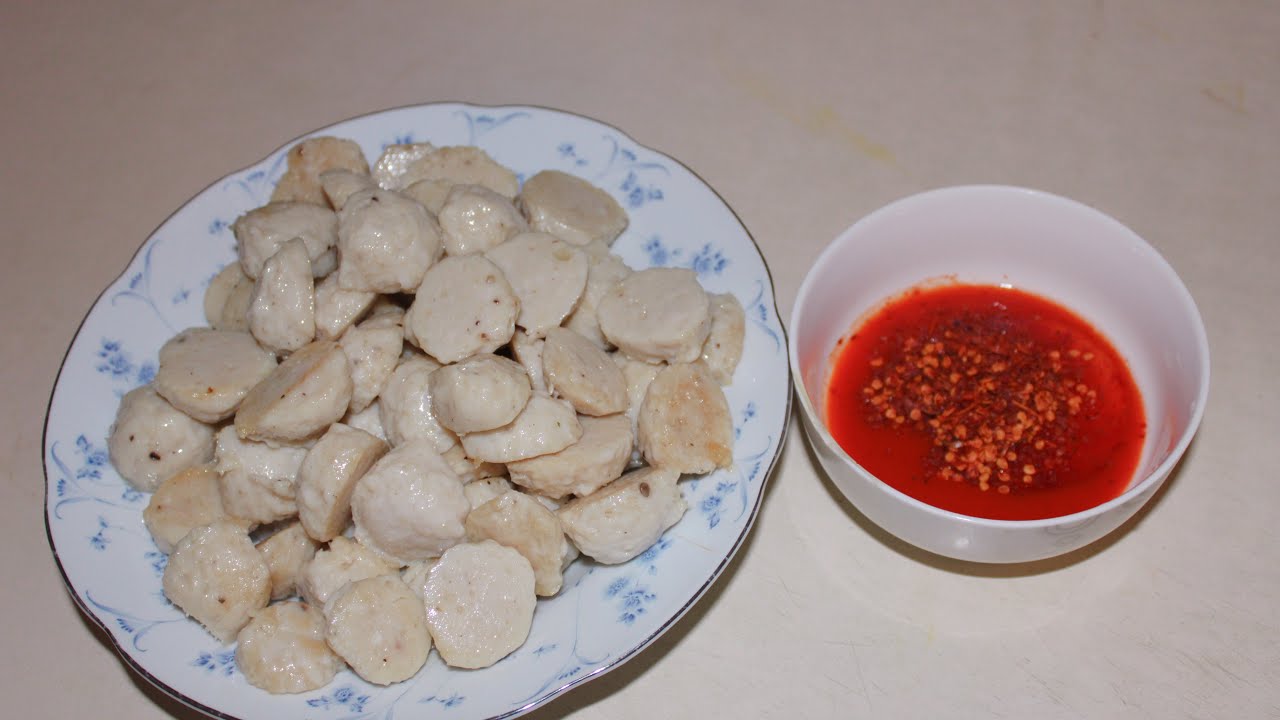 Karen making Thai meatballs at home