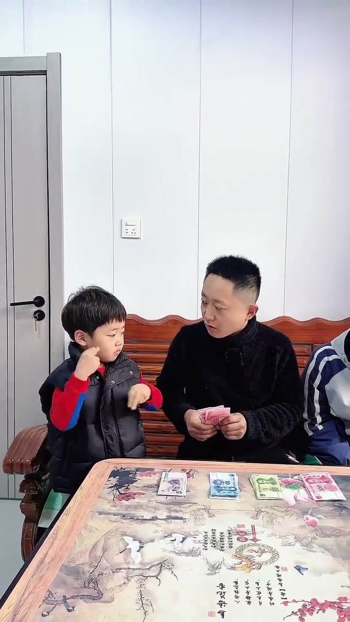 给爸爸表演个模式，太机智了！#Cute baby#Cute#呆萌小米宝#聪明宝宝#萌娃