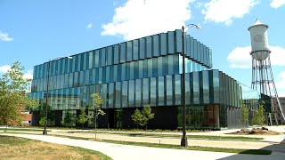 Governor and ISU president cutting ribbon