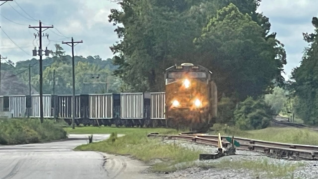 CSX L61122 leaves Varnville South Carolina, with nice engineer