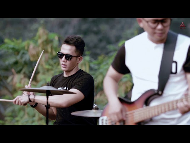 Dadali - Lihat Ku Disini (Official Video) class=