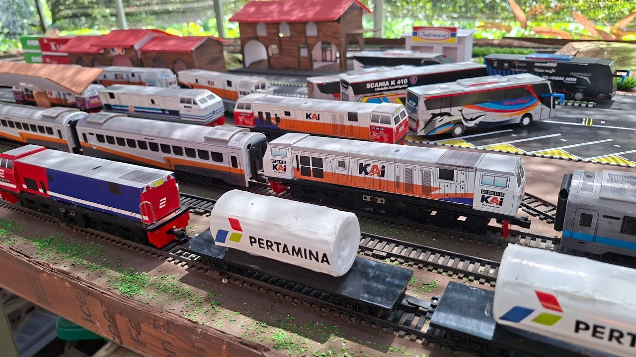 В СЕМАРАНГЕ ЯНВАРСКИЙ ПОЕЗД ПЕРЕСЕГНУЛСЯ С ВАГОНОМ ПЕРТАМИНА