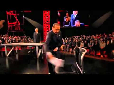 Berlusconi pulisce la sedia su cui Travaglio era seduto - MOMENTO CULT -  YouTube