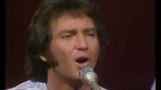 Larry Gatlin "Statues Without Hearts" chords